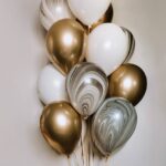 Шары золото и белые